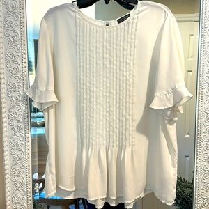 The Limited White pleated Front Feminine Flowy Blouse Short Sleeves Detail Sz XL